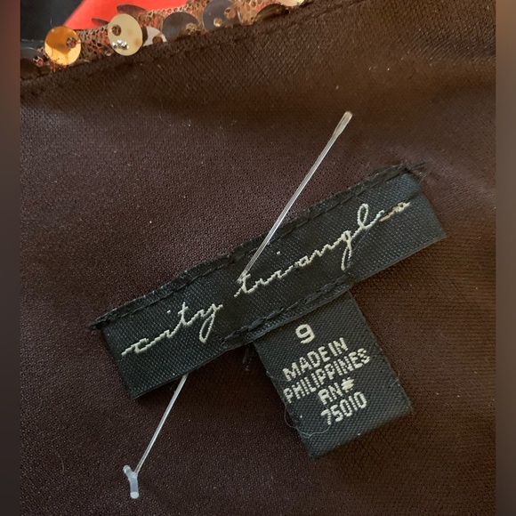 Gold large sequin short party dress - Picture 2 of 3